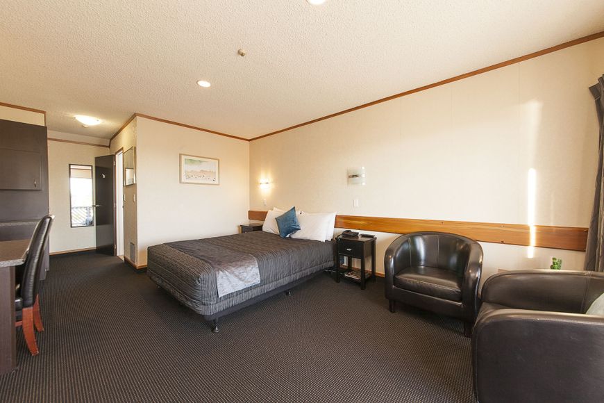 Lakeland Resort - Queen Studio 